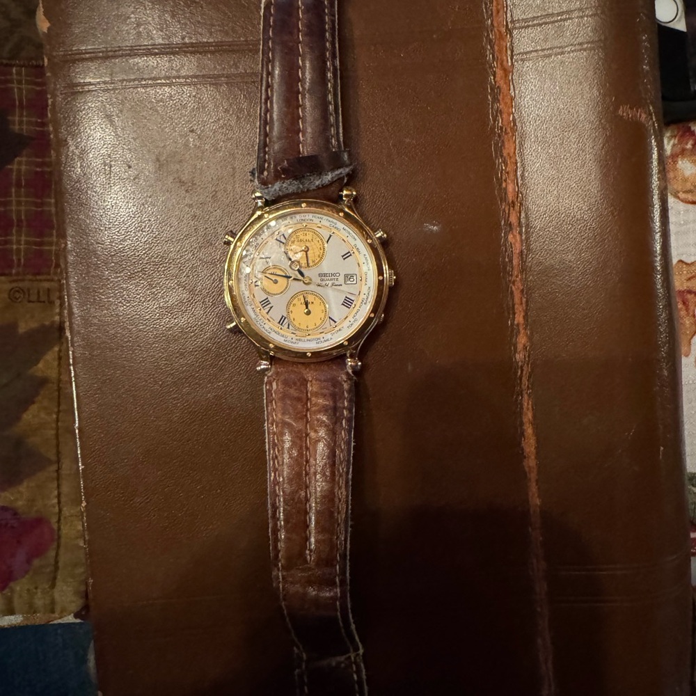 Seiko Quartz World timer gold tone vintage watch - Picture 3 of 3